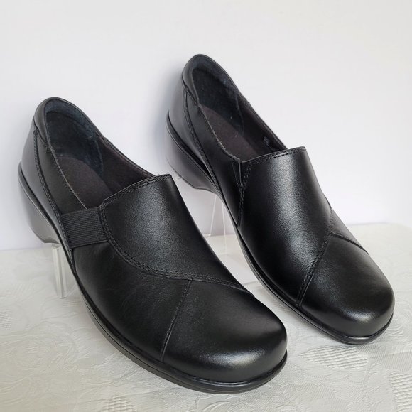 CLARKS Bendables May Moonl Leather Slip-On Shoes- Black color- Women's Size 9M - Picture 1 of 15
